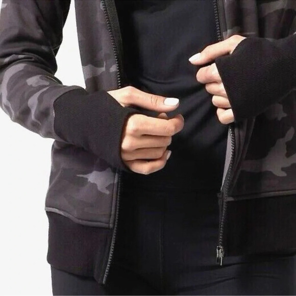 Athleta Black & Gray Camo Triumph Hoodie Zip Up Jacket Size Small Camouflage - Picture 8 of 12